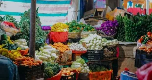 pedagang sayuran di pasar