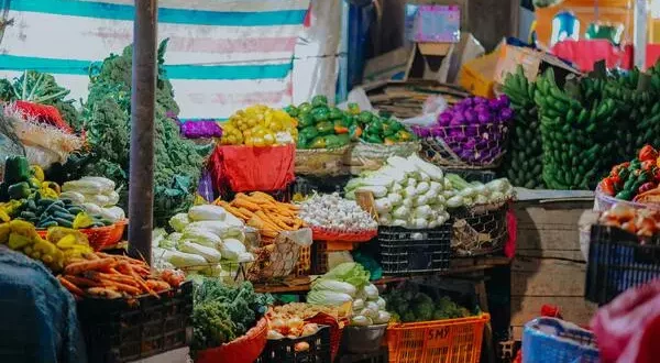 pedagang sayuran di pasar